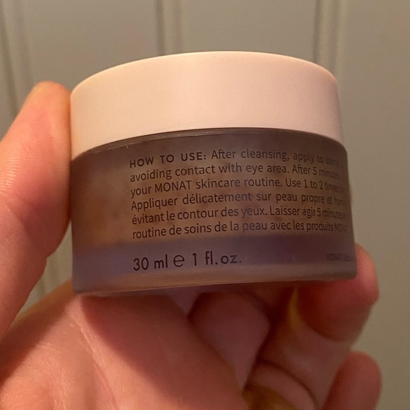 Monat Berry Refined Scrub - Picture 5 of 10